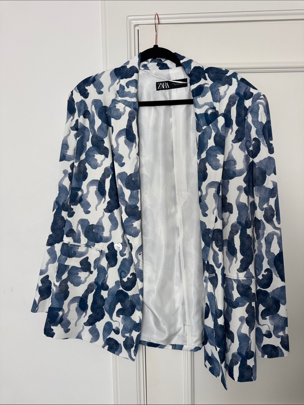 ZARA White Blazer with Navy Blue Abstract Print